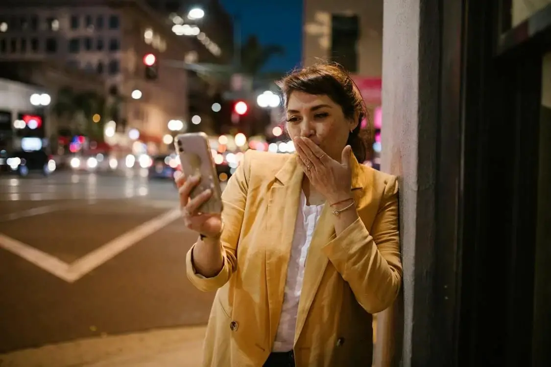 Are Long Distance Relationships Worth It? Exploring the Pros and Cons